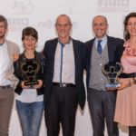 Il campionissimo Paolo Savoldelli premia al Gala del Triathlon 2017 le due scatenate coppie: Patrizia e Roberto, Gianni e Paola (Foto: F.Torquati(FCZ.it)