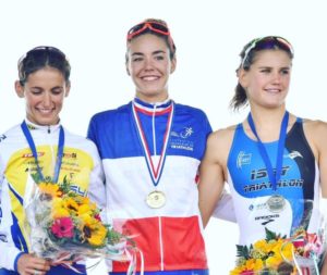 Cassandre Beaugrand si laurea campionessa francese di triathlon sprint 2017 a Quiberon. Leonie Periault ed Emilie Morier sono medaglia di argento e di bronzo