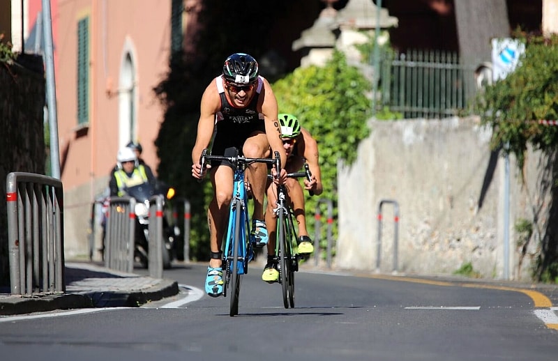 Alessandro Fabian impegnato nella frazione bike degli Italiani di triathlon olimpico 2017 a Lerici (Foto: ©Marco Bardella)