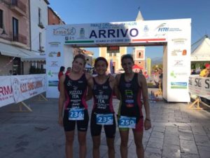 Alessandra Tamburri (Minerva Roma) vince il Triathlon di Scario 2017 davanti alla compagna di squadra Michela Pozzuoli e Ayguasanosa Mertixel Velasco (Raschiani Triathlon Pavese) 