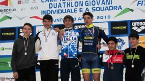 La premiazione della categoria Youth B maschile ai Campionati Italiani di duathlon 2018 (Foto ©FiTri)