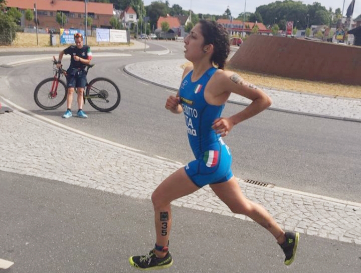L'azzurrina Marta Menditto conquista la medaglia di bronzo tra le Junior nei Mondial di Cross Triathlon 2018 in Danimarca