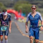 Andrew Starykowicz raggiunge Tim Don nella maratona dell'Ironman Hawaii World Championship 2018 e, vedendolo in difficoltà, lo aspetta e prosegue al suo fianco per un tratto (Foto ©TriJuice)