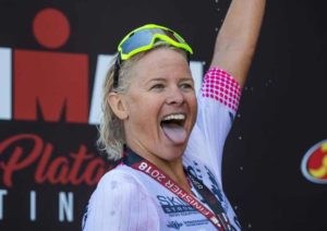 L'australiana Sarah Crowley è la più veloce all'Ironman South American Championship 2018.