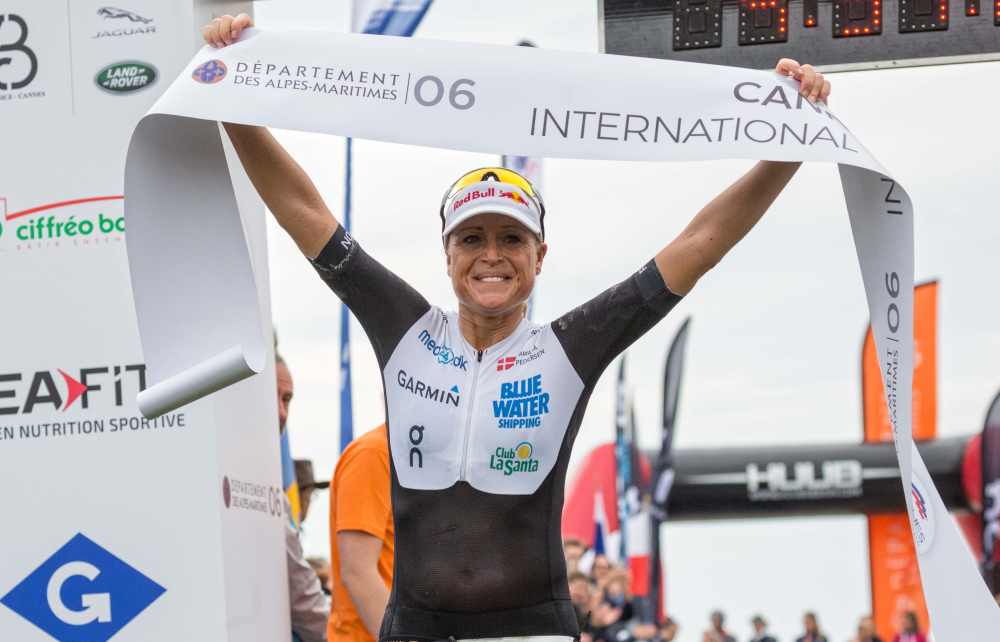 La danese Camilla Pedersen vince la 6^ edizione del Cannes International Triathlon (Foto ©José Luis Hourcade).