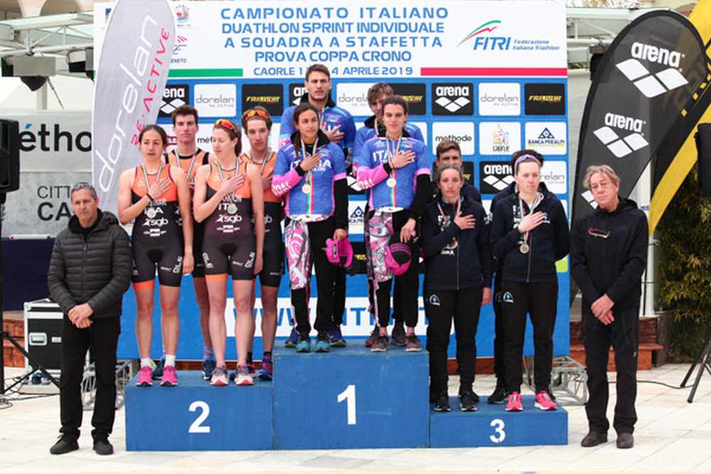 Il podio dei Campionati Italiani di duathlon staffetta 2+2 2019, vinti dalla Minerva Roma (Foto IO+Studio).