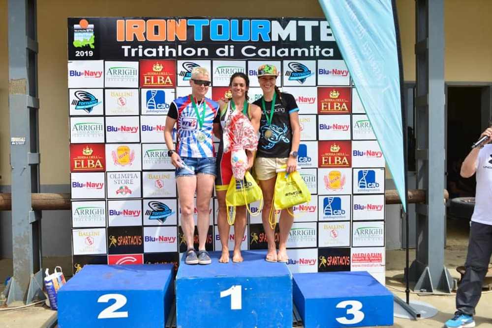 Il podio femminile dell'Iron Tour Cross Mtb Naregno-Monte Calamita 2019.