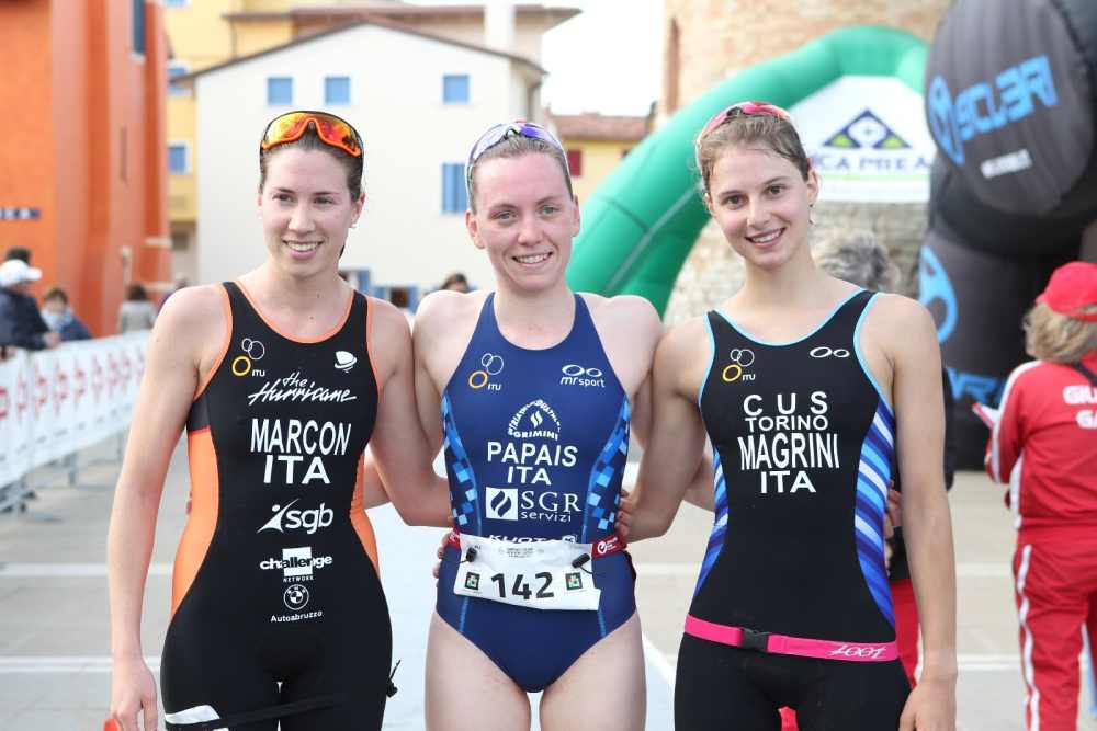 Il podio femminile degli Italiani di Aquathlon 2019 a Caorle vinti da Sara Papais