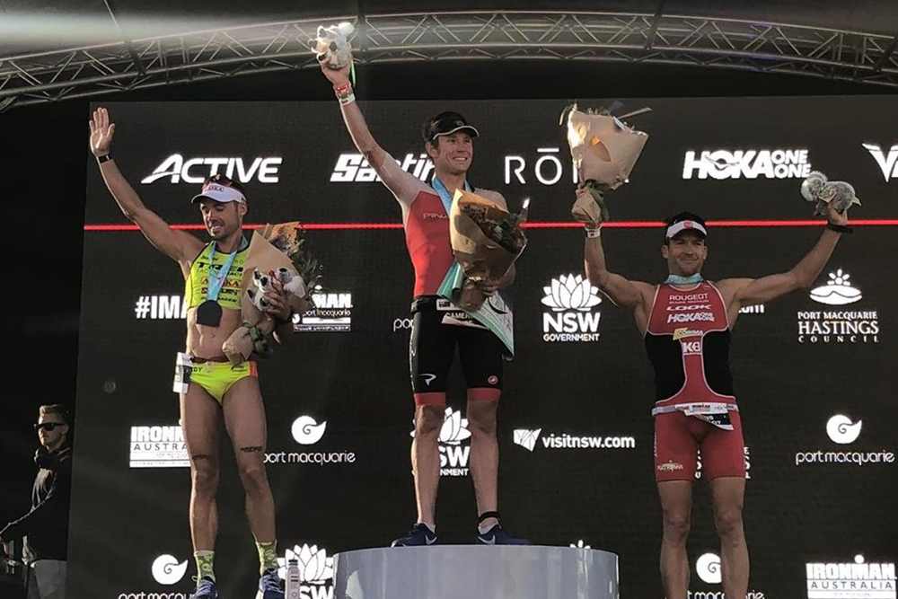 L'australiano Cameron Wurf sale sul gradino più alto del podio e stabilisce il nuovo record del percorso all'Ironman Australia 2019.