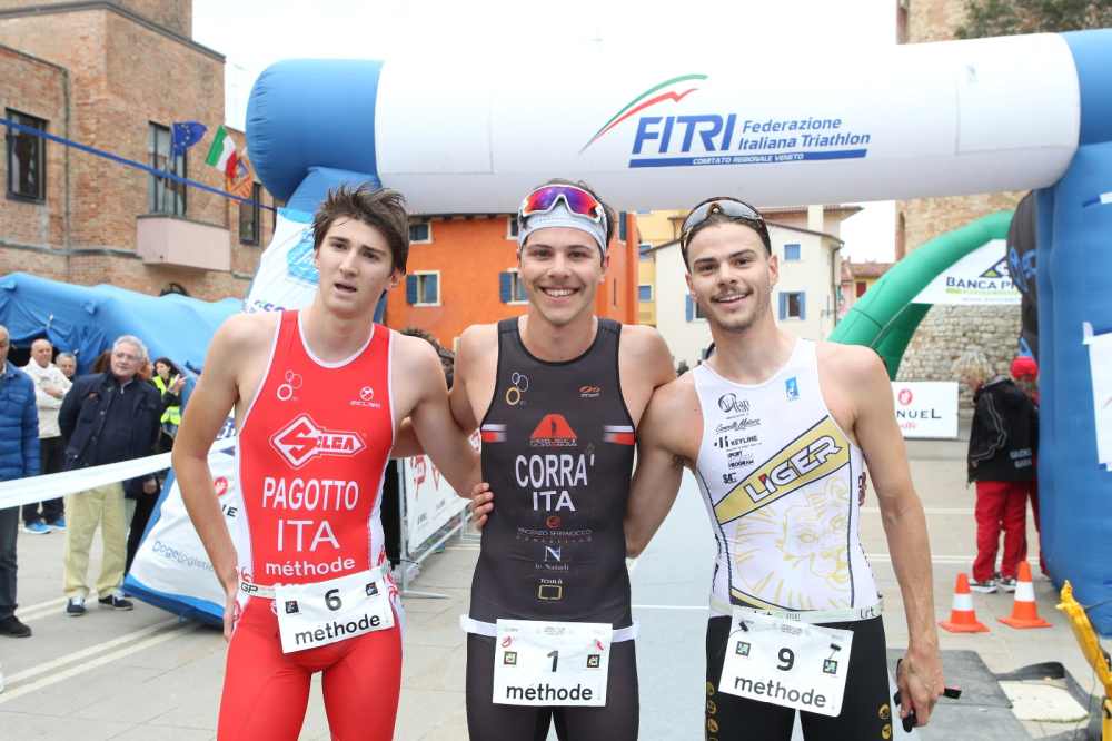 Il podio maschile dei Campionati Italiani di Aquathlon 2019 a Caorle vinti da Marco Corrà