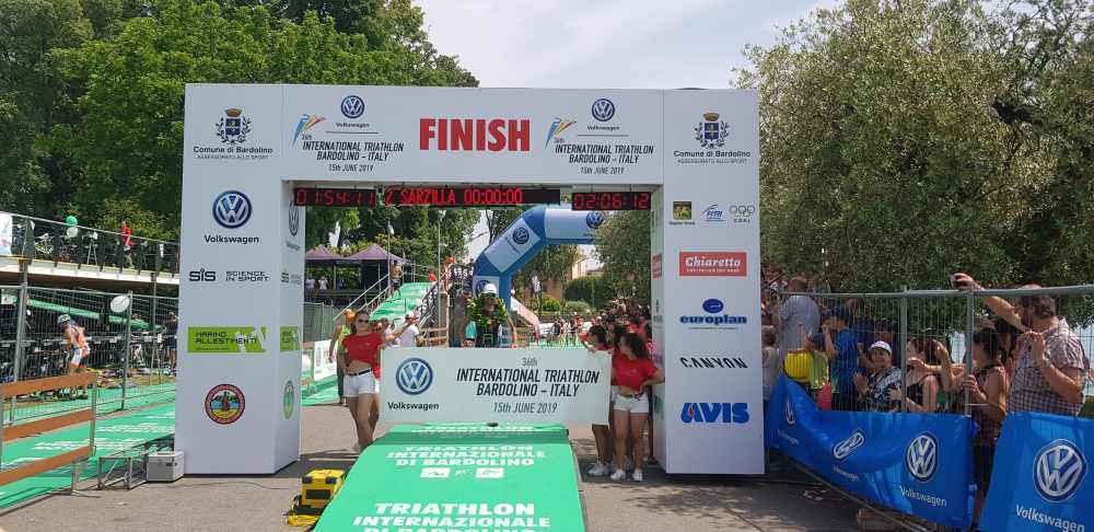 Michele Sarzilla (Raschiani Triathlon Pavese) si aggiudica il 36° Volkswagen Triathlon Internazionale di Bardolino (Foto ©Dario Nardone / Mondo Triathlon FCZ).
