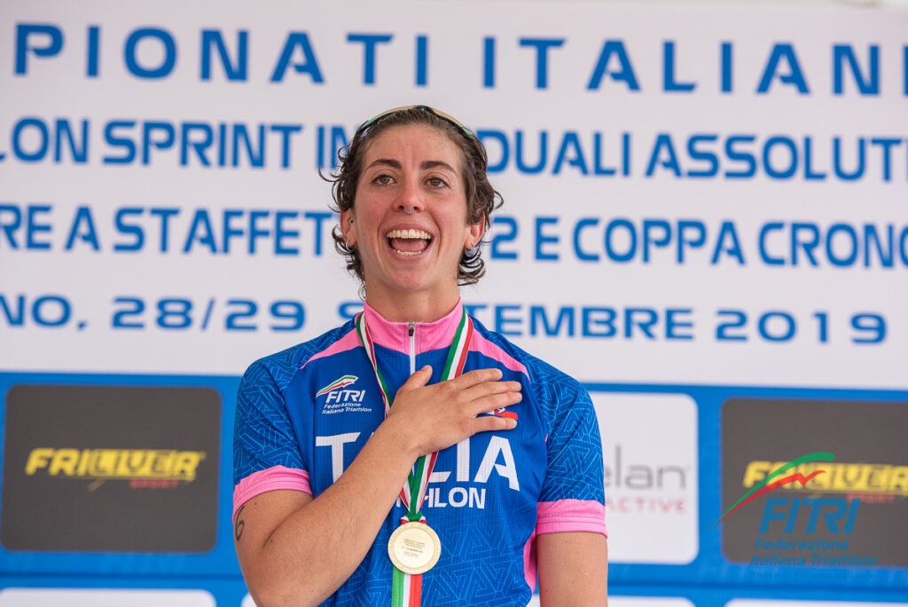 Alessia Orla (DDS Triathlon Team) con la maglia Tricolore di triathlon sprint 2019 (Foto ©Tiziano Ballabio / FiTri)