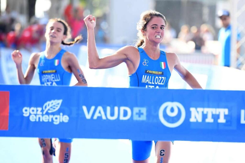 L'azzurra Beatrice Mallozzi vince l'oro al Campionato del Mondo di triathlon 2019 nella categoria Junior davanti all'altra italiana Costanza Arpinelli (Foto ©Delly Carr).