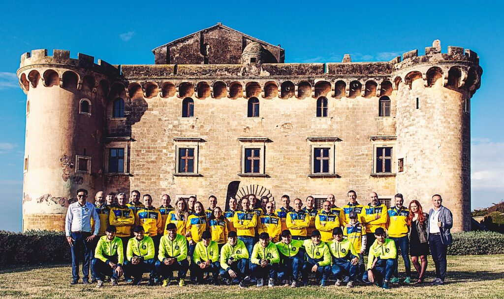 Al gran completo, al Castello Odescalchi, il team 2020 del Ladispoli Triathlon