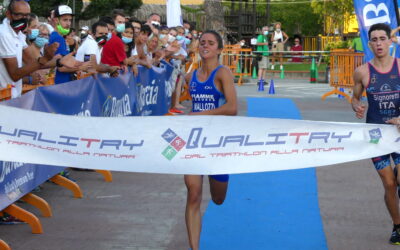 Beatrice Mallozzi taglia il traguardo dei Campionati Italiani di Aquathlon 2020 a Recco, il titolo tricolore è suo! (Foto FITri.it)
