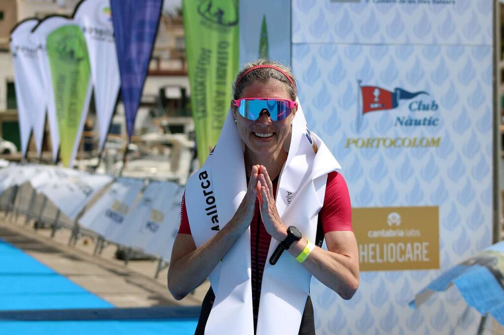 Triathlon Portocolom 111, l'edizione 2021 è vinta tra le donne dall'austriaca Simone Kumhofer
