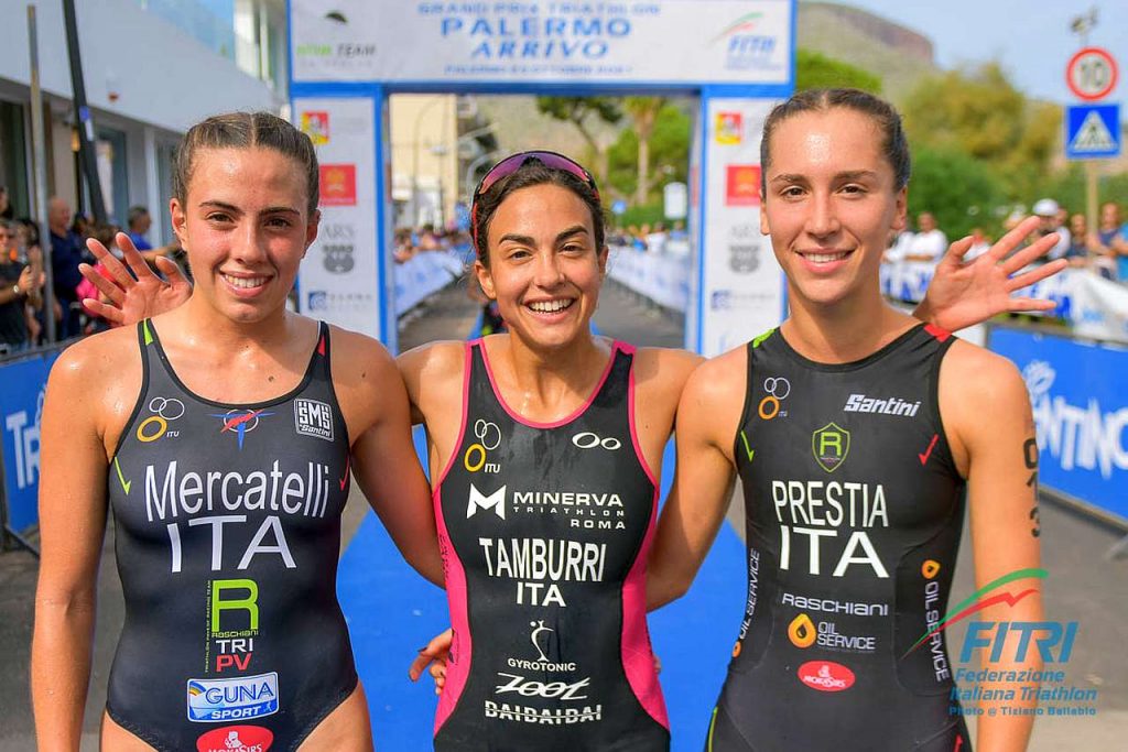 Il podio femminile del Grand Prix Triathlon Mondello 2021: vince Alessandra Tamburri