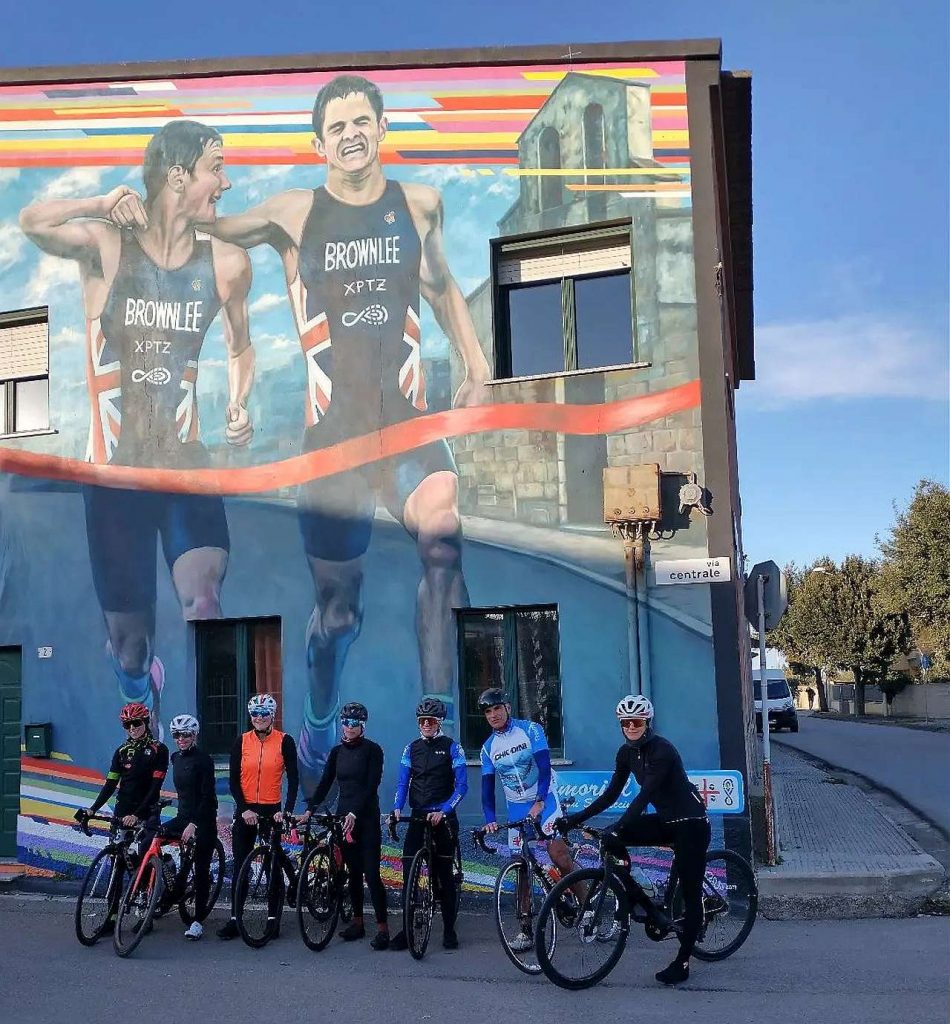 Il murales dei Brownlee a Decimoputzu e la nazionale italiana di triathlon