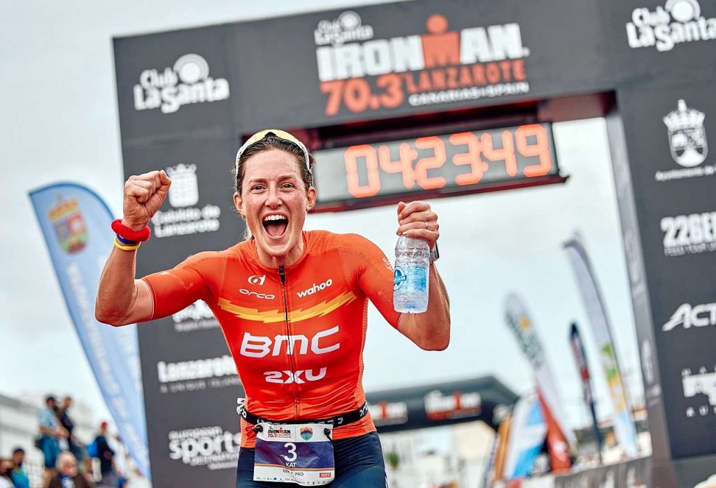 Katrina Matthews vince l'Ironman 70.3 Lanzarote del 19 marzo 2022 (Foto: © Club La Santa/ James Mitchell)