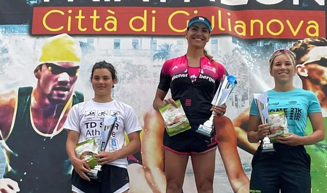 Triathlon Città di Giulianova 2022, il podio femminile: vince Maria Casciotti