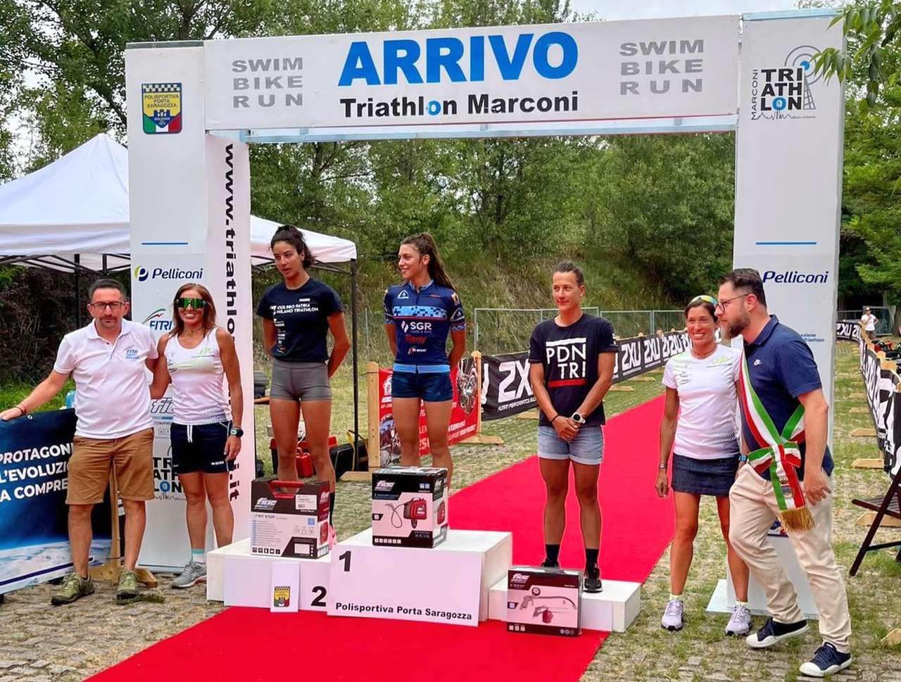 Triathlon Marconi Bologna 2022: il podio femminile, vince Giada Stegani