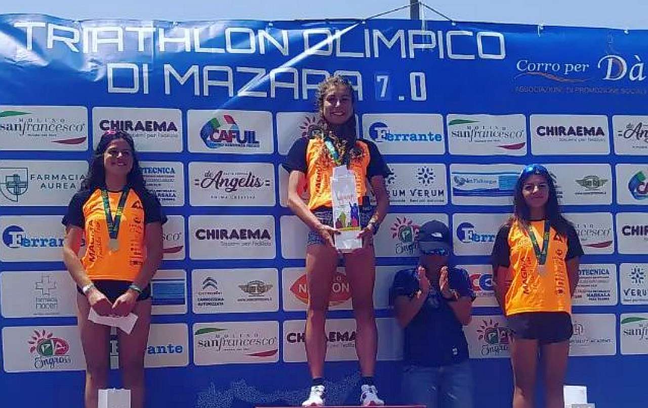 Triathlon Olimpico Mazara 2022: il podio femminile, vince Nicoletta Santonocito