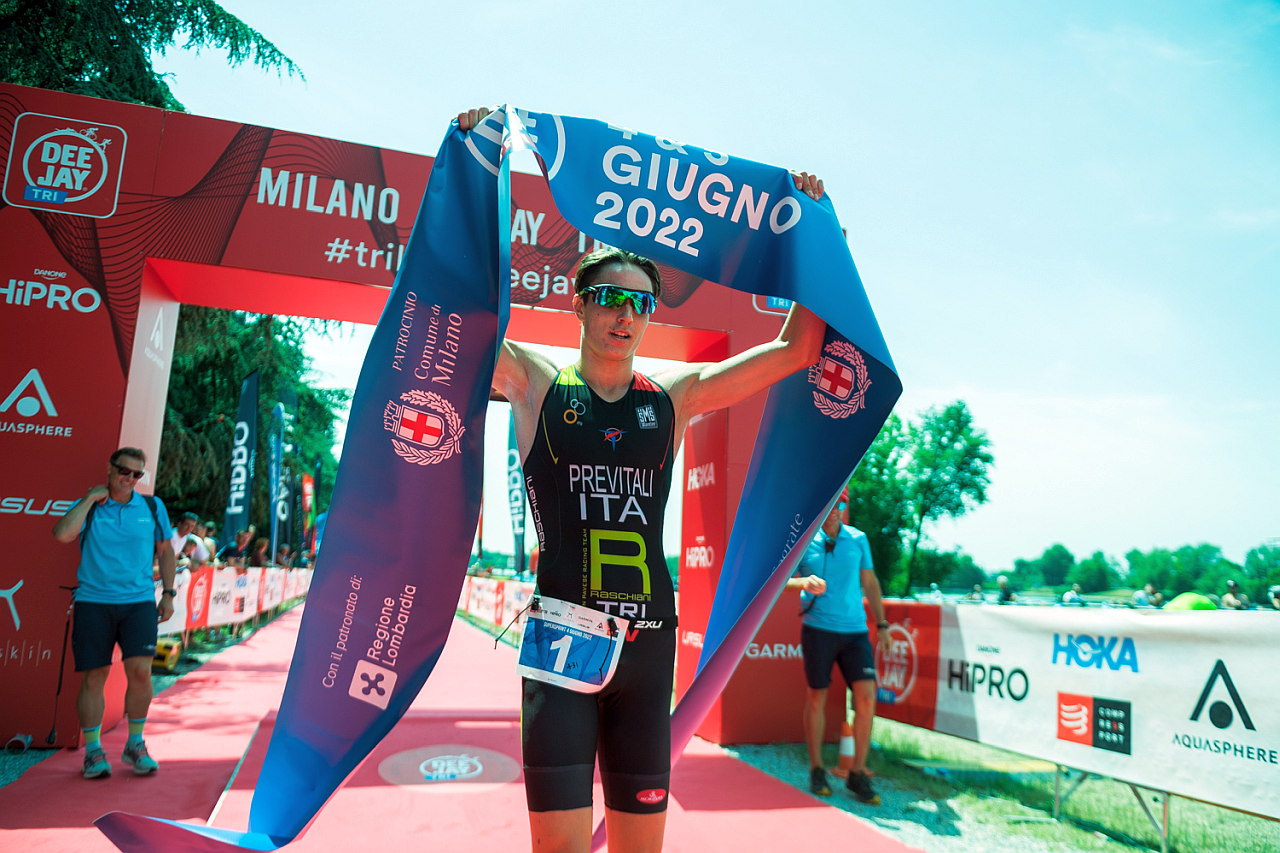 Deejay Tri Milano 2022: Thomas Previtali vince il triathlon super sprint