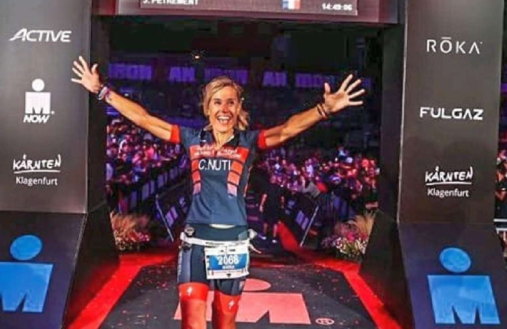 Cristina Nuti conquista la finish line dell'Ironman Austria 2022