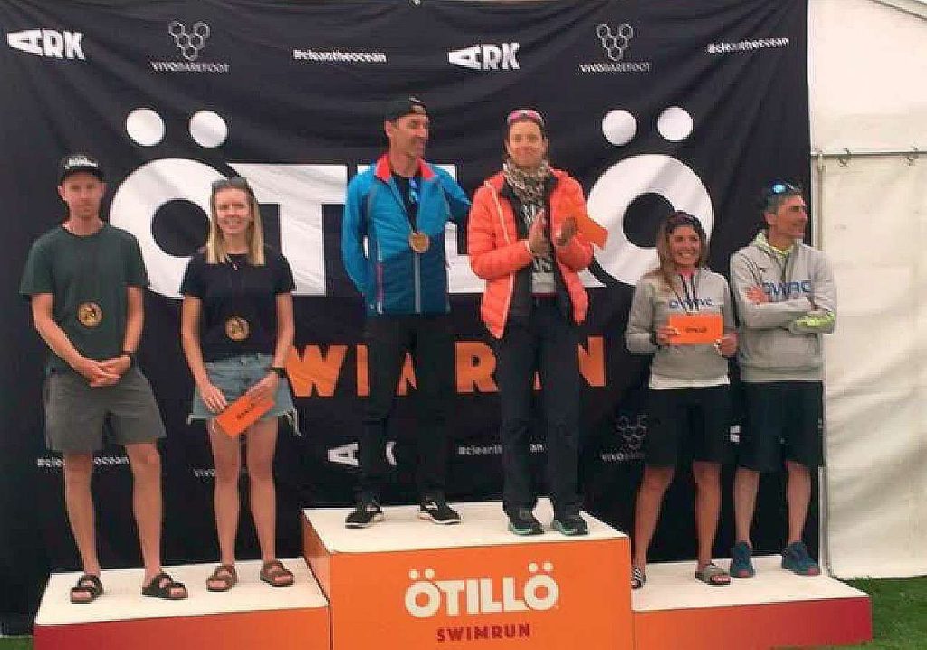 Il podio "Short" dell'Otillo SwimRun Engadin 2022: Rocco Martello e Silvia Console chiudono al terzo posto nella categoria coppie miste