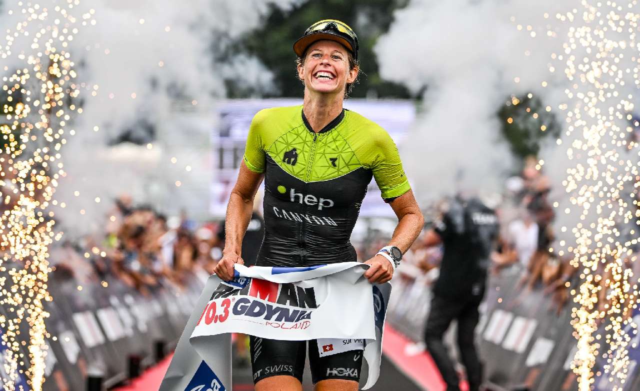 Imogen Simmonds vince l'Ironman 70.3 Gdynia (© Bartłomiej Zborowski)