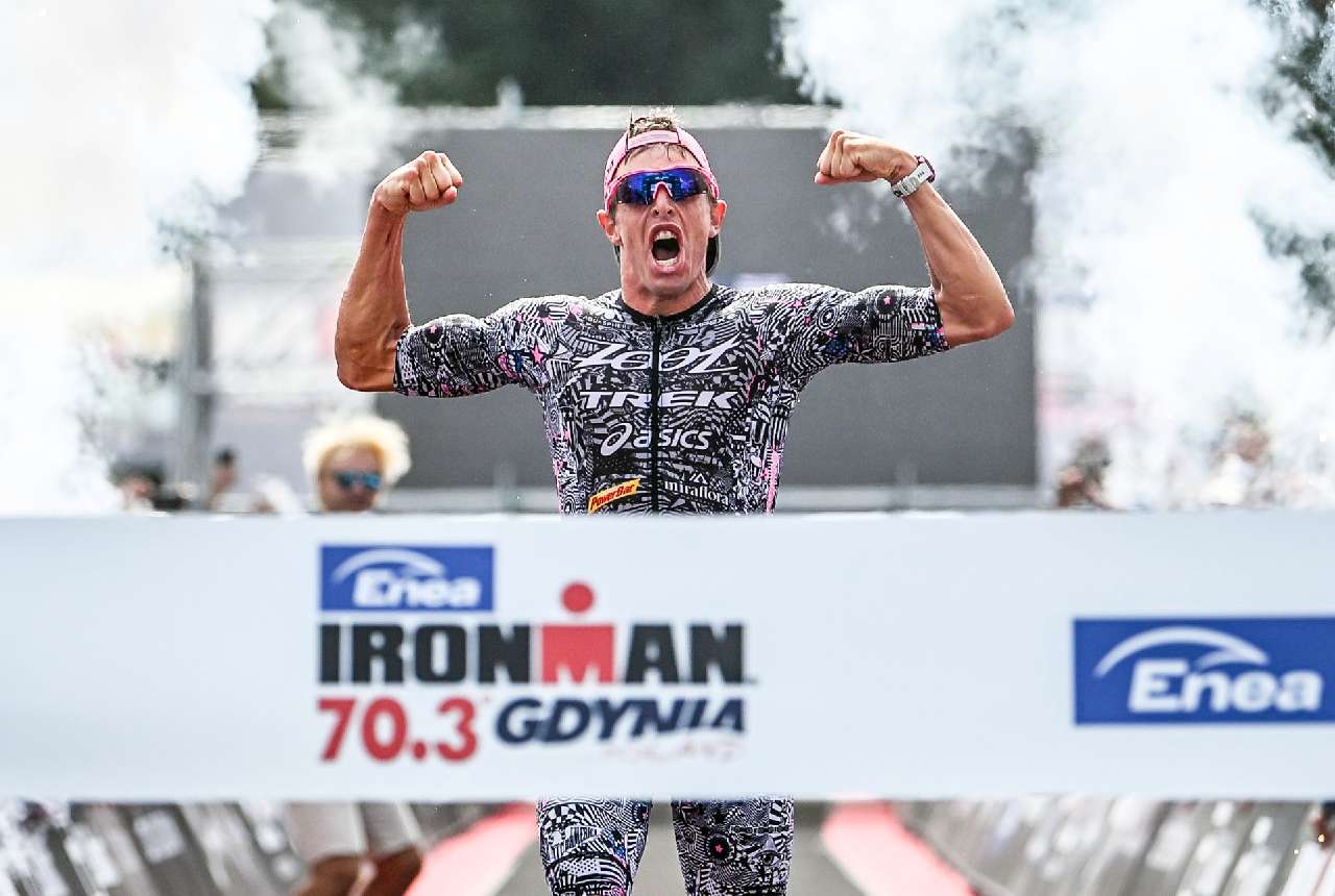 Sam Long trionfa all'Ironman 70.3 Gdynia (© Bartłomiej Zborowski)
