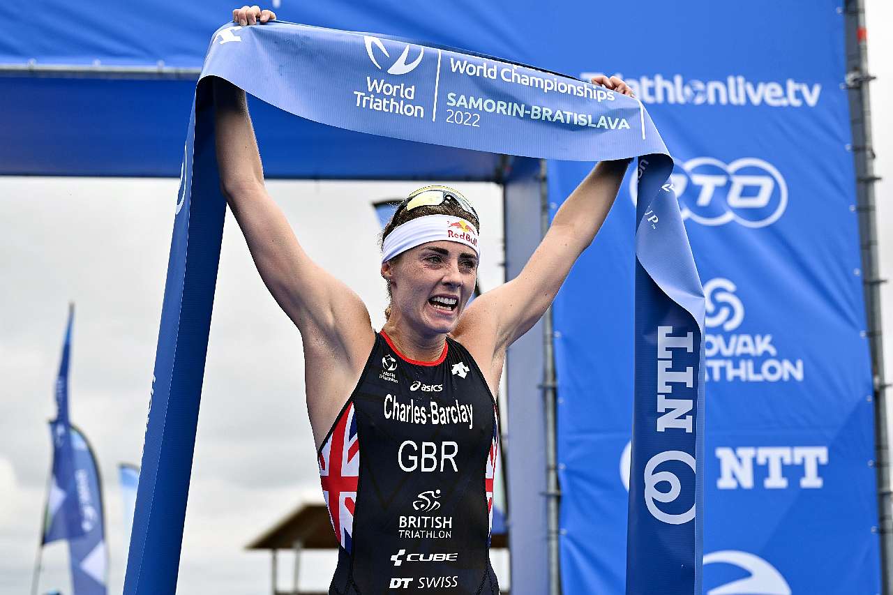 La britannica Lucy Charles vince i Mondiali di Triathlon Lungo 2022 a Samorin