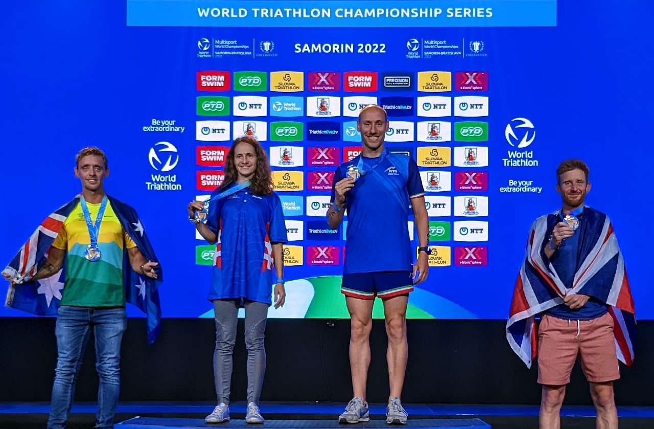 L'azzurro Marco Vappiani vince l'oro M35 ai Mondiali di Triathlon Lungo 2022 a Samorin