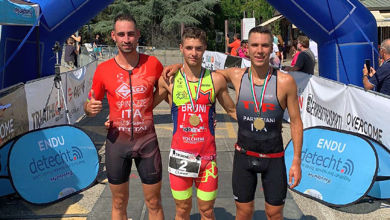 Triathlon Faenza 2022, podio uomini: vince Luca Bruni