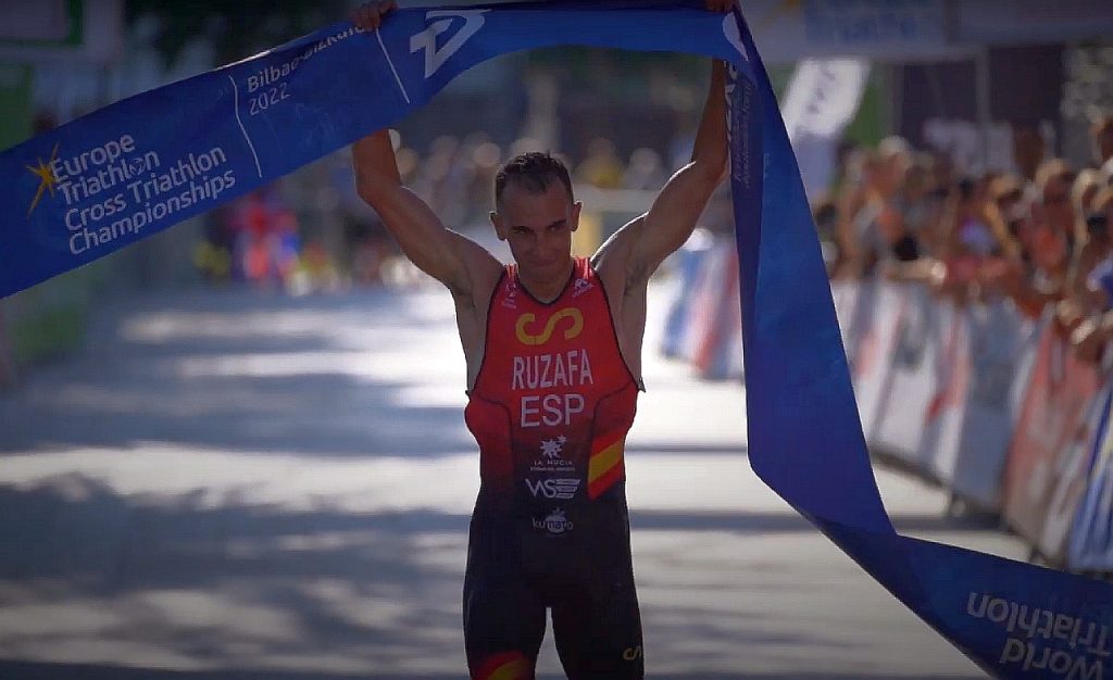 Ruben Ruzafa vince gli Europei Cross Triathlon 2022 a Bilbao