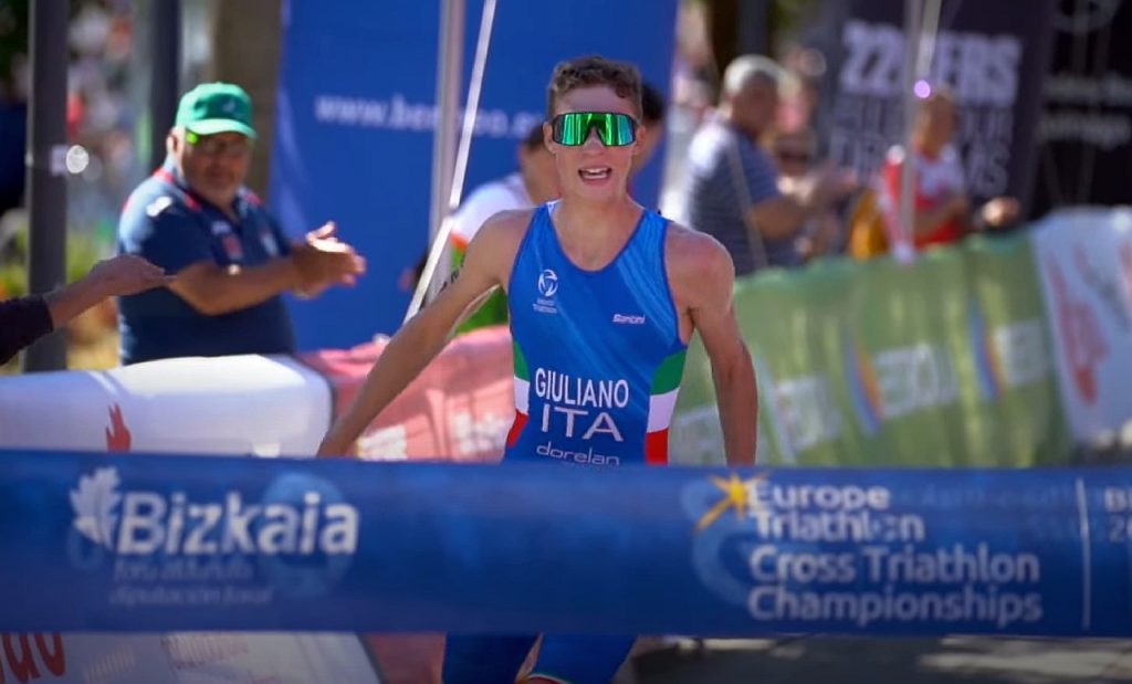 Riccardo Giuliano vince gli Europei Cross Triathlon Junior 2022 a Bilbao