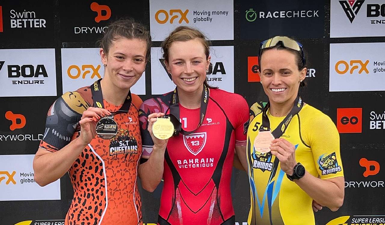 Il podio femminile della Super League Triathlon Championship Series Munich 2022: vince Georgia Taylor-Brown