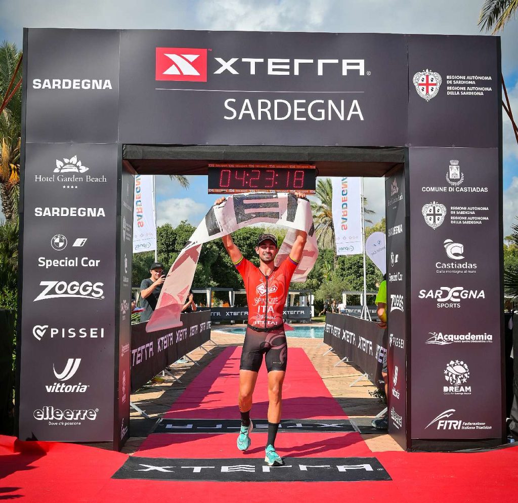 Federico Spinazzè trionfa all'XTERRA Sardegna Long Distance 2022