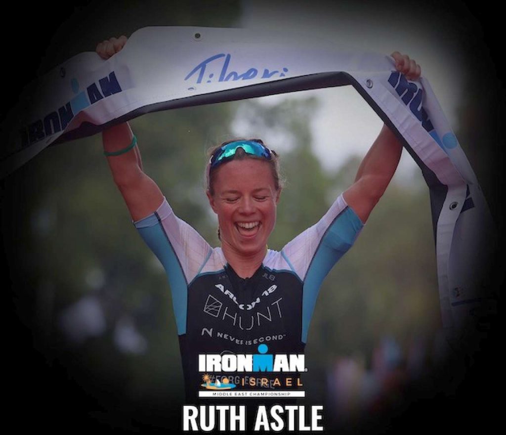 Ruth Astle vince l'Ironman Israel 2022