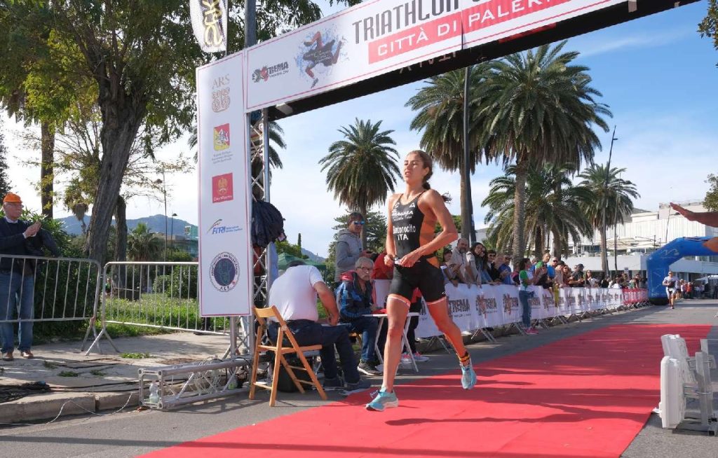 Nicoletta Santonocito vince il Triathlon Olimpico Città di Palermo 2022