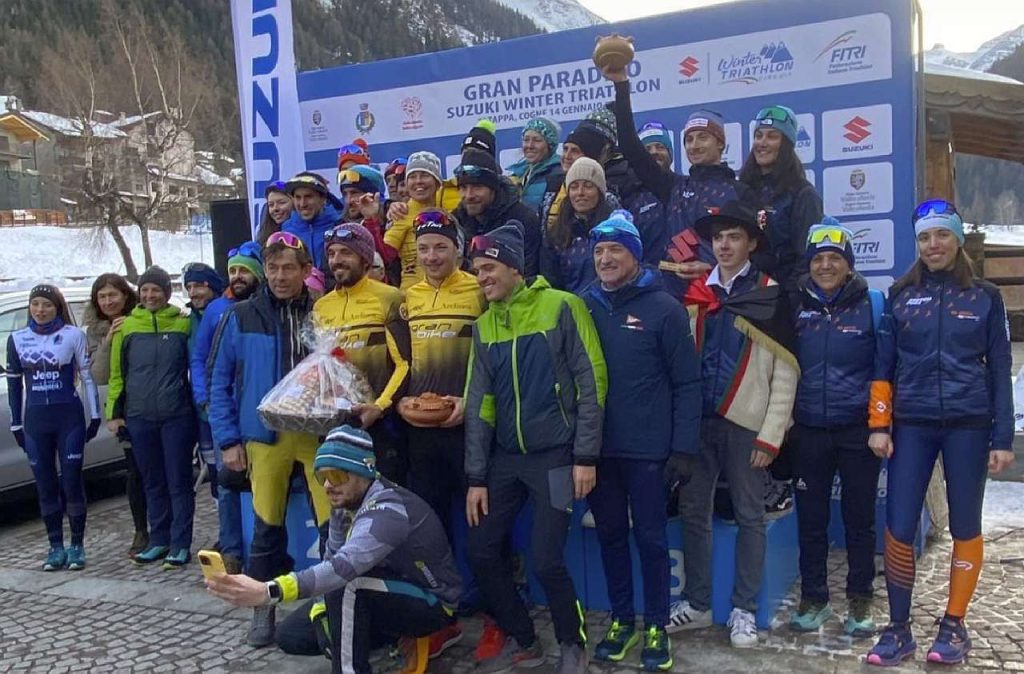 Il podio a squadre del Gran Paradiso Winter Triathlon 2023 di Cogne, vince Granbike Triathlon