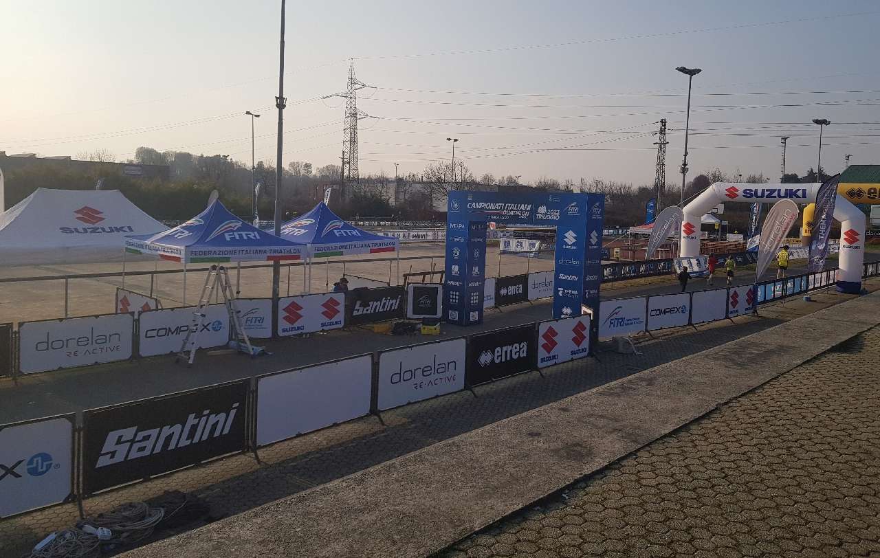Zona cambio e finish line Campionati Italiani Duathlon Cross 2023 Triuggio