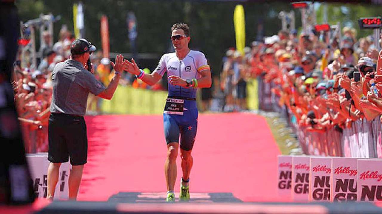 Mike Phillips vince l'Ironman New Zealand 2023