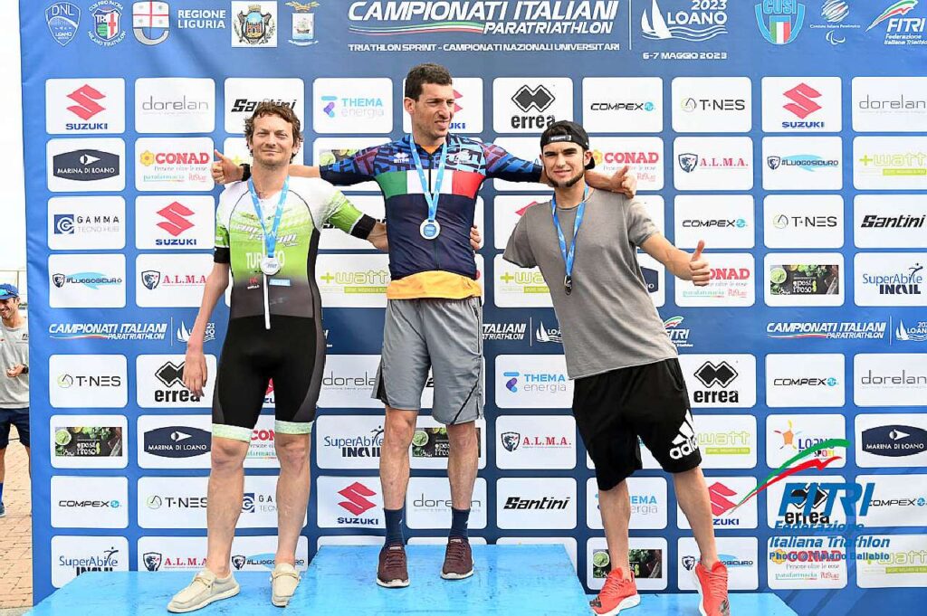 Campionati Italiani Paratriathlon 2023 Loano, il podio PTS4: vince Fabrizio Suarato