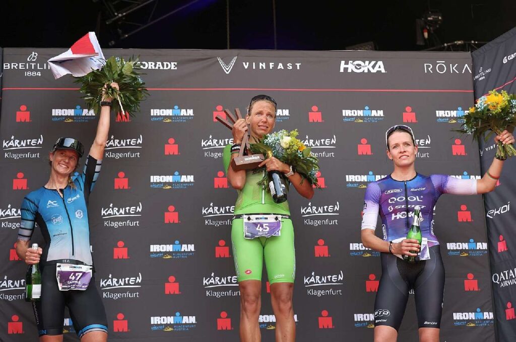 Il podio femminile dell'Ironman Austria 2023: vince l'olandese Lotte Wilms