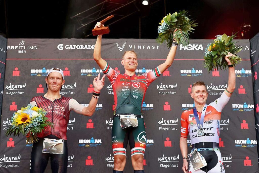 Il podio maschile dell'Ironman Austria 2023: vince il danese Mathias Petersen