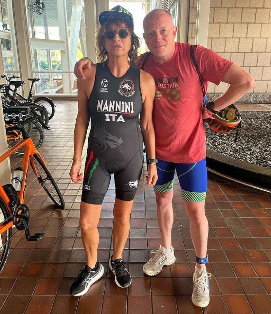 Gianna Nannini con il suo allenatore al Challenge Barcelona triathlon sprint 2023