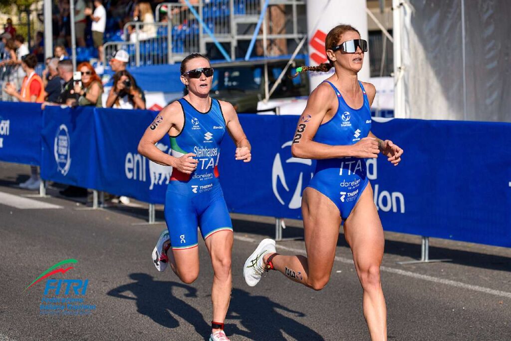 Alice Betto e Verena Steinhauser in azione alla World Triathlon Cup Roma 2023 (Foto: FITri / Alessandro Marsili)