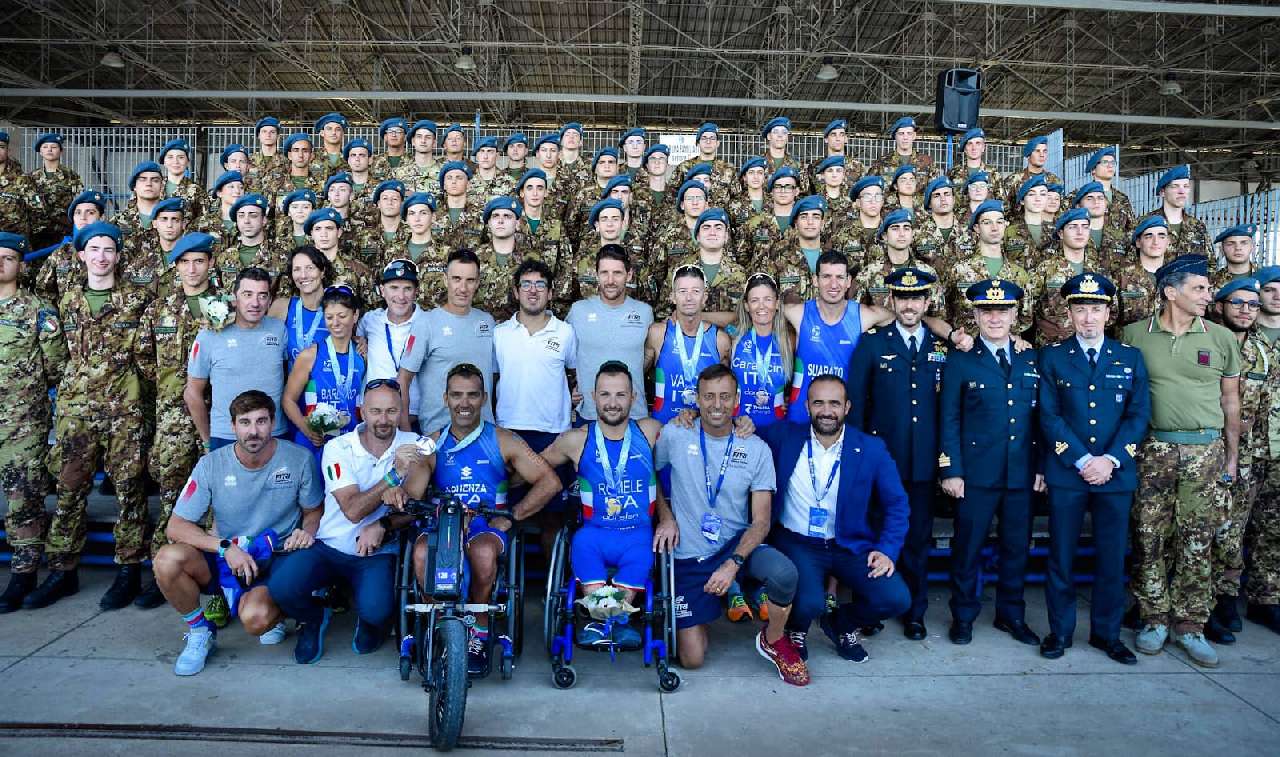 Gli azzurri al via della World Triathlon Para Cup Taranto 2023 (Foto FITri)
