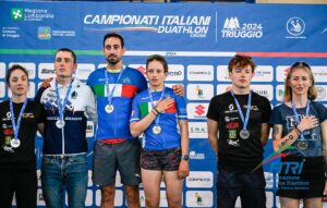 Campionati Italiani Duathlon Cross 2024 Triuggio, il podio Assoluto: maglie Tricolori a Noemi Bogiatto e Federico Spinazzè (Foto Tiziano Ballabio / FITri)